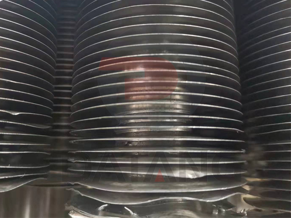 Spiral finned tubes