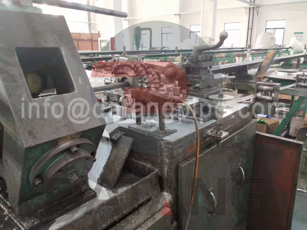 Extrusion finned tube machine